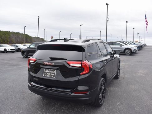 Used 2022 GMC Terrain SLE w/ Driver Convenience Package image 4