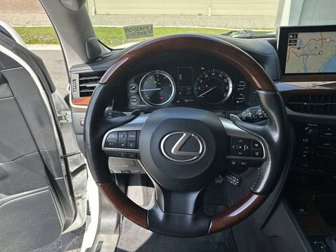 Used 2021 Lexus LX 570 4WD w/ Luxury Package image 15