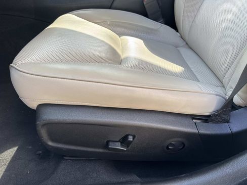 Certified 2023 Chrysler 300 Touring L w/ Popular Equipment Group image 16