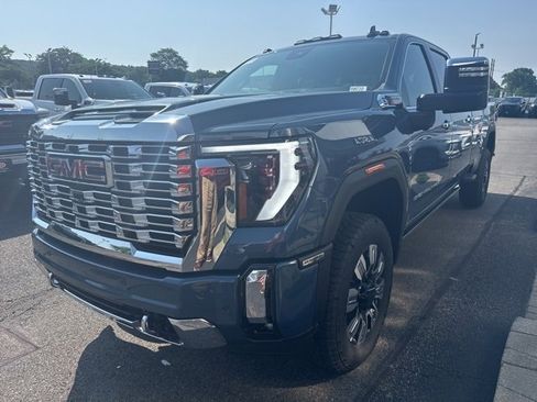 New 2025 GMC Sierra 2500 Denali w/ Denali Reserve Package image 3