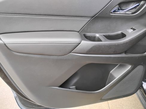 Used 2023 Chevrolet Traverse LT image 16