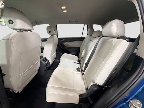 Used 2018 Volkswagen Tiguan SE w/ 3rd Row Seat Package AWD/4WD image 24