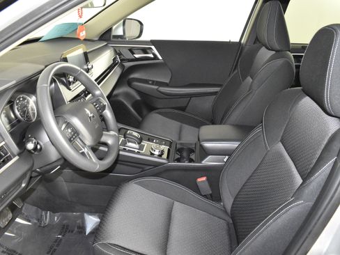 Used 2024 Mitsubishi Outlander ES image 38