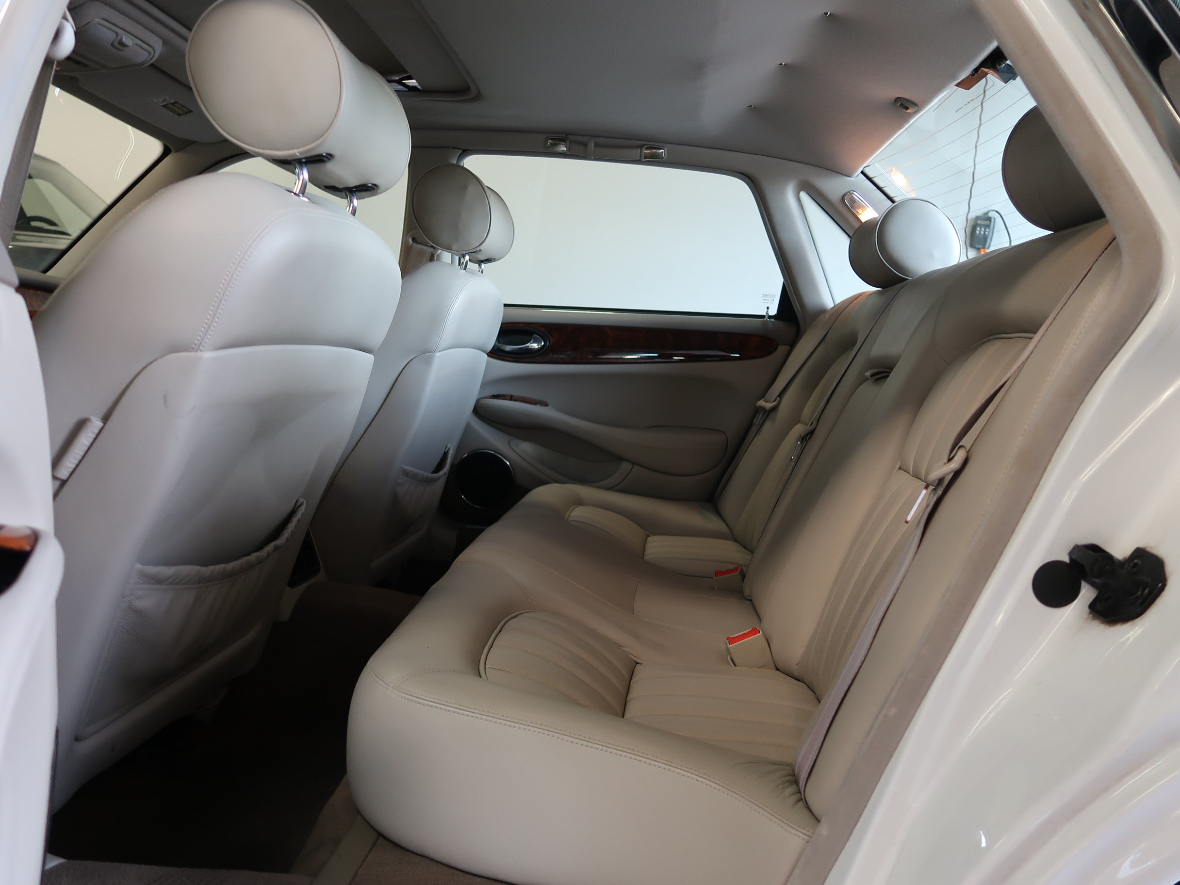 Used 1999 Jaguar XJ8 RWD image 34