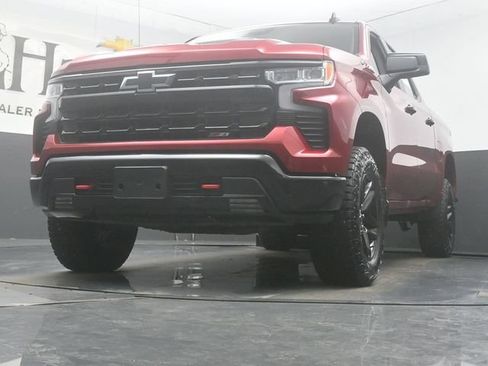 Used 2024 Chevrolet Silverado 1500 LT Trail Boss w/ Convenience Package II AWD/4WD image 4