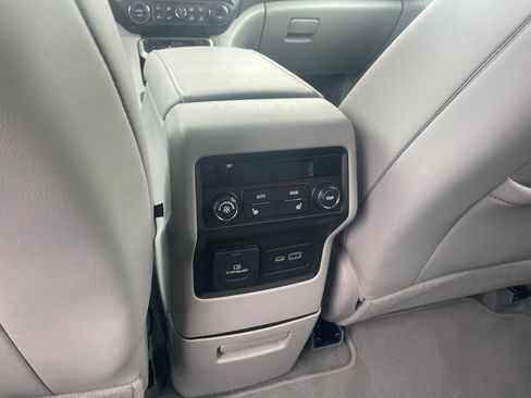 Used 2023 GMC Acadia SLT w/ Technology Package FWD image 25