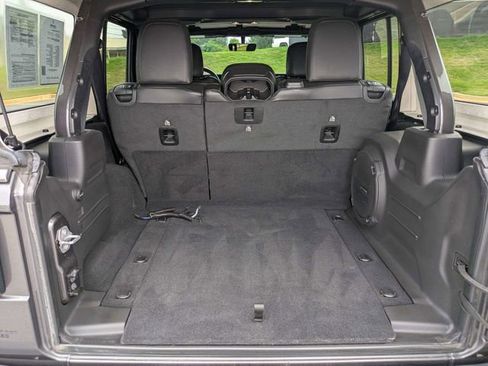 Used 2021 Jeep Wrangler Unlimited Sahara AWD/4WD image 13