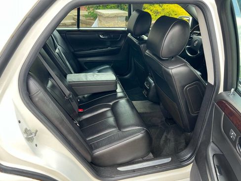 Used 2011 Cadillac DTS Luxury image 22