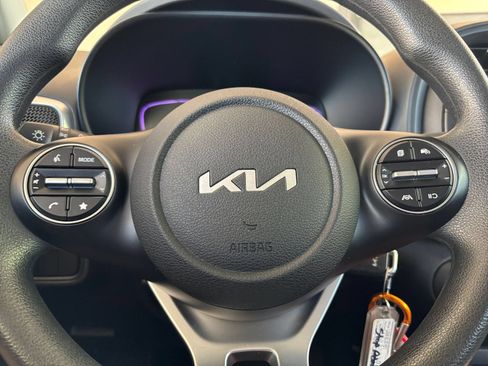 Used 2025 Kia Soul LX w/ LX Technology Package FWD image 25