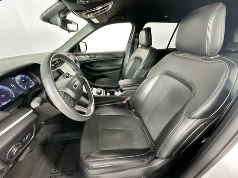 Used 2023 Jeep Grand Cherokee Altitude RWD image 20