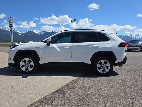 Used 2019 Toyota RAV4 LE image 4