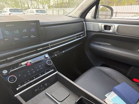 Used 2025 Hyundai Santa Fe SEL image 3