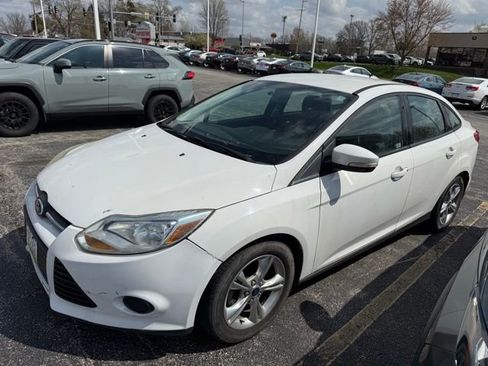 Used 2014 Ford Focus SE w/ SE Winter Package image 2