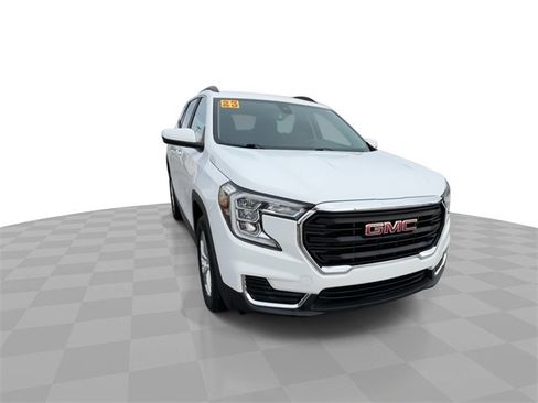 Used 2023 GMC Terrain SLE w/ Driver Convenience Package image 3