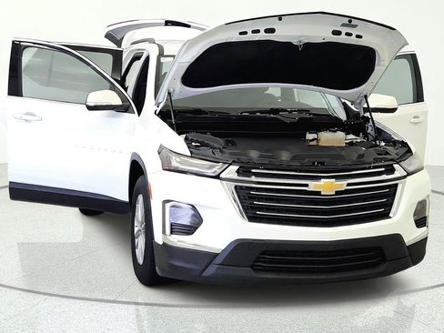 Used 2023 Chevrolet Traverse LT FWD image 12