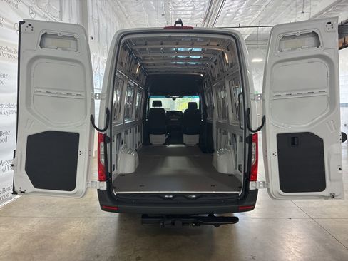 New 2025 Mercedes-Benz Sprinter 2500 image 9