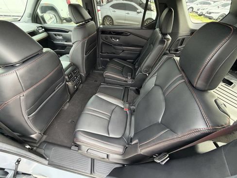 Used 2025 Honda Pilot TrailSport image 12