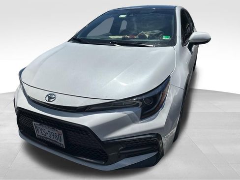 Used 2022 Toyota Corolla SE w/ SE Premium Package FWD image 2