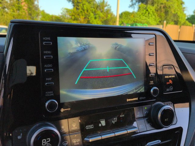 Used 2021 Toyota Highlander XLE FWD image 21