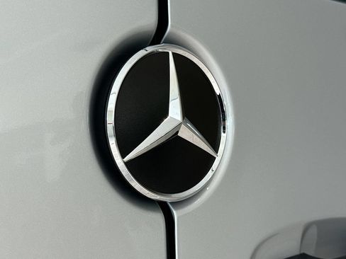 Used 2024 Mercedes-Benz Sprinter 2500 image 25