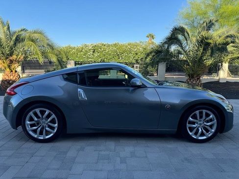 Used 2017 Nissan 370Z Coupe RWD image 6