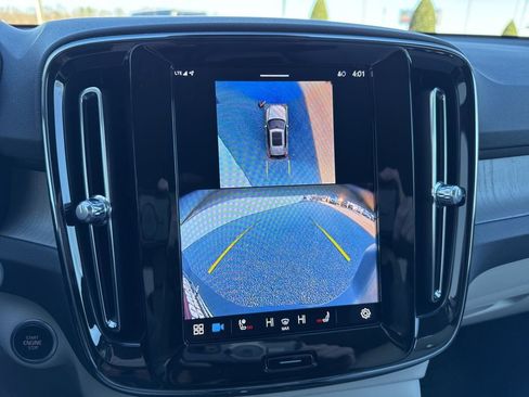 Used 2024 Volvo XC40 B5 Plus w/ Protection Package Premier image 24