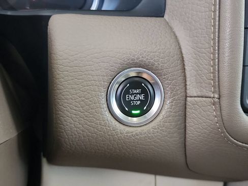 Certified 2021 GMC Yukon Denali w/ Denali Premium Package AWD/4WD image 17