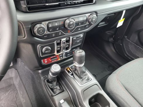 New 2026 Jeep Wrangler Unlimited Rubicon w/ Technology Group image 19