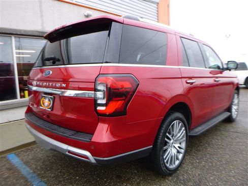 Used 2022 Ford Expedition Limited image 3
