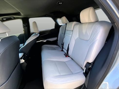 Used 2023 Lexus RX 350 Premium w/ Accessory Package AWD/4WD image 20