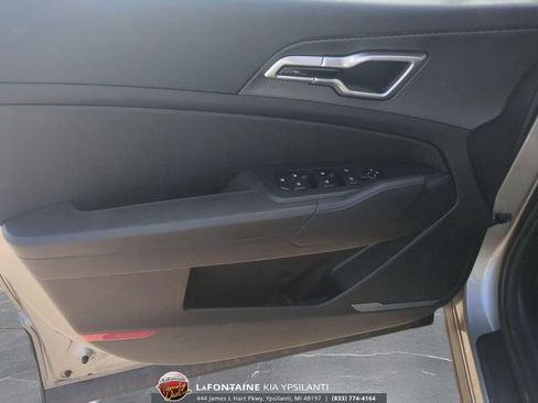 Used 2025 Kia Sportage LX image 20