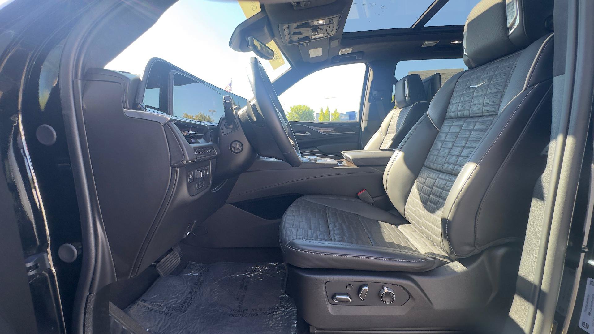 Certified 2024 Cadillac Escalade Premium Luxury Platinum AWD/4WD image 16