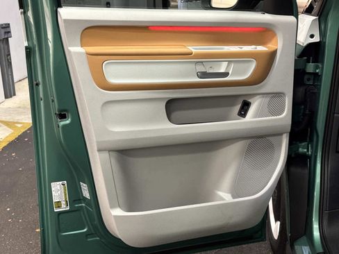 New 2025 Volkswagen ID. Buzz 1st Edition image 18