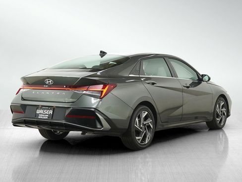 Used 2025 Hyundai Elantra SEL FWD image 5