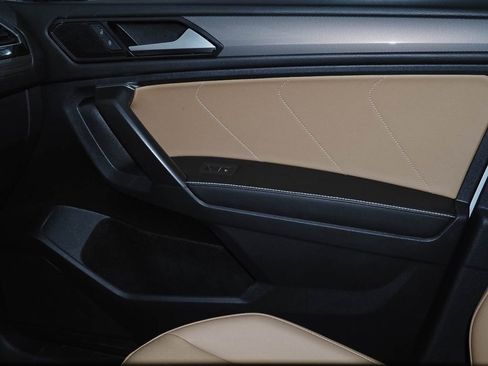 Used 2022 Volkswagen Tiguan SE w/ Panoramic Sunroof Package image 20