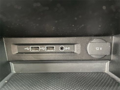 Used 2019 Volkswagen Tiguan SE image 28