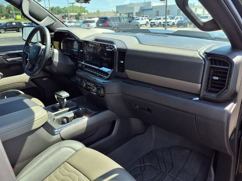 Used 2025 Chevrolet Silverado 1500 ZR2 w/ Technology Package AWD/4WD image 92