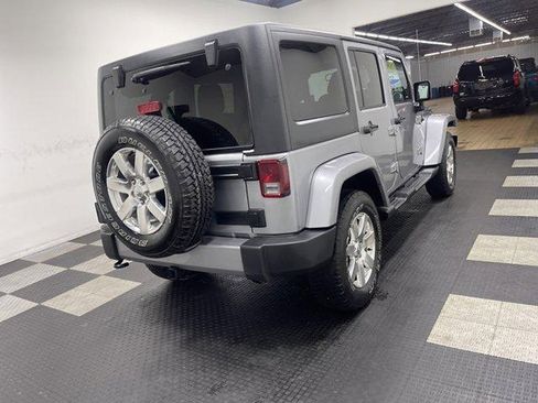 Used 2018 Jeep Wrangler Unlimited Sahara w/ Connectivity Group AWD/4WD image 5