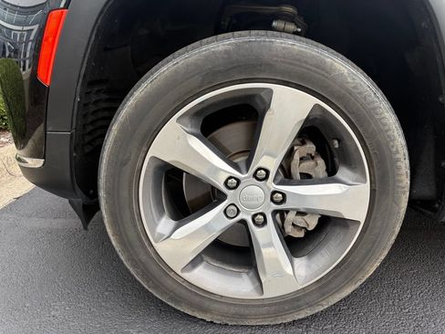 Used 2021 Jeep Grand Cherokee L Limited AWD/4WD image 19