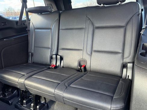 Used 2022 Chevrolet Suburban LT w/ Luxury Package image 11