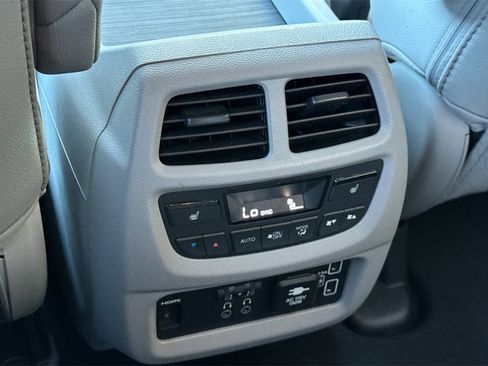 Certified 2020 Honda Pilot Touring image 17