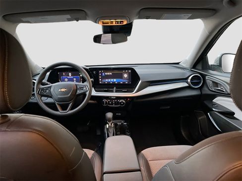 Used 2024 Chevrolet Trax LT image 30