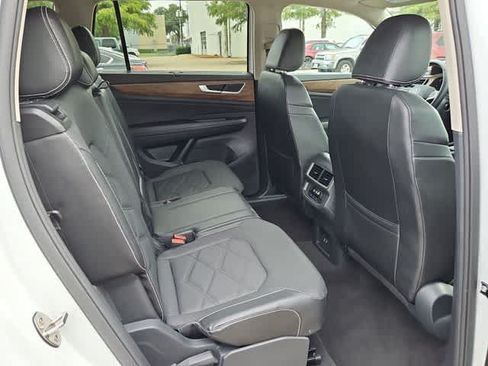 Used 2024 Volkswagen Atlas SE AWD/4WD image 18