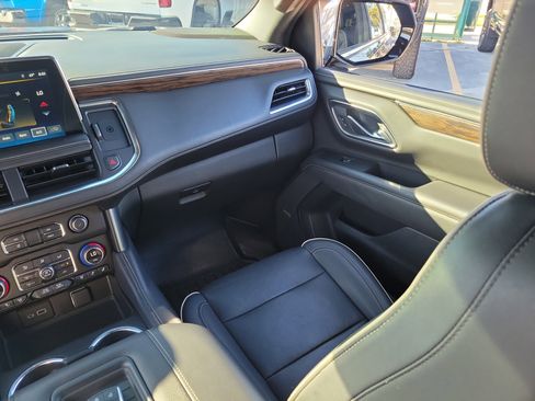 Used 2022 Chevrolet Suburban Premier image 16