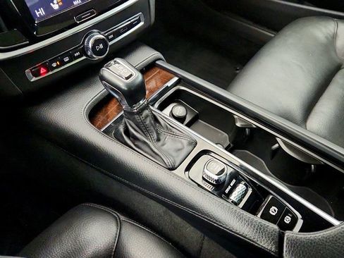 Used 2018 Volvo S90 T5 Momentum w/ Convenience Package image 17