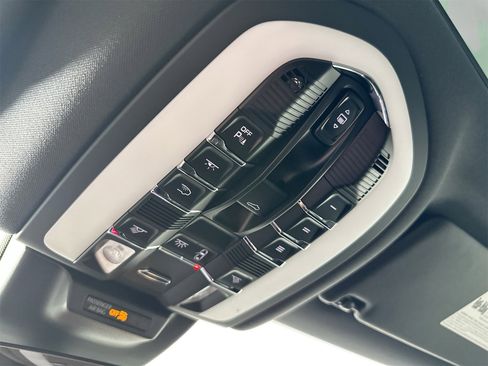 New 2026 Porsche Macan image 25