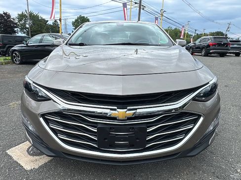 Used 2022 Chevrolet Malibu LT FWD image 2