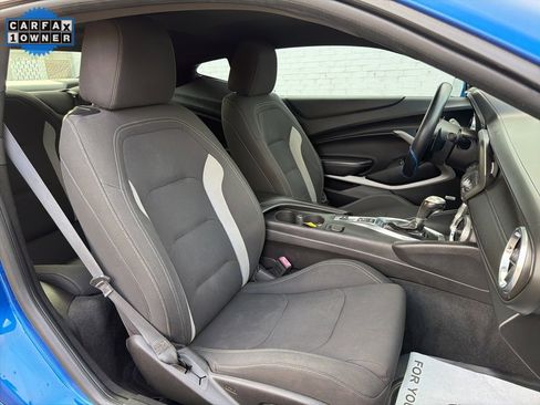Used 2018 Chevrolet Camaro LT w/ Technology Package image 12