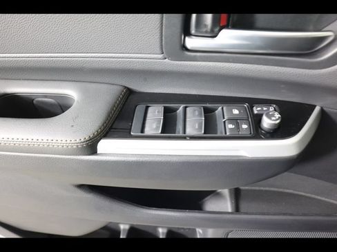 Used 2025 Toyota Sienna Limited AWD/4WD image 37