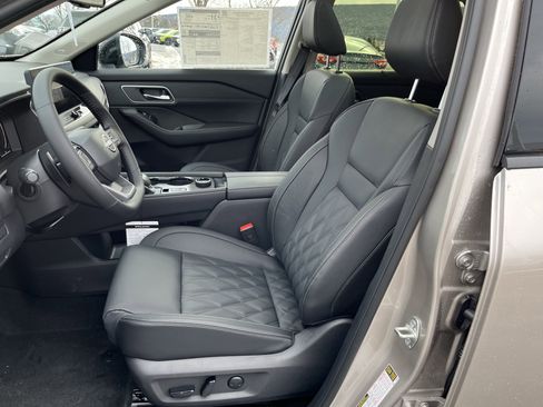 New 2026 Nissan Rogue Platinum image 13